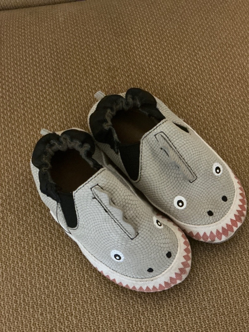 Robeez - boys leather first walker shoes - size 12-18 months